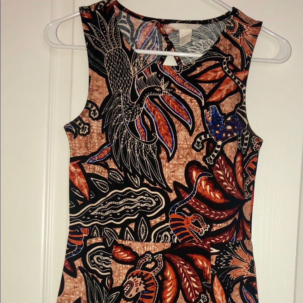 Pattern to the knee dress